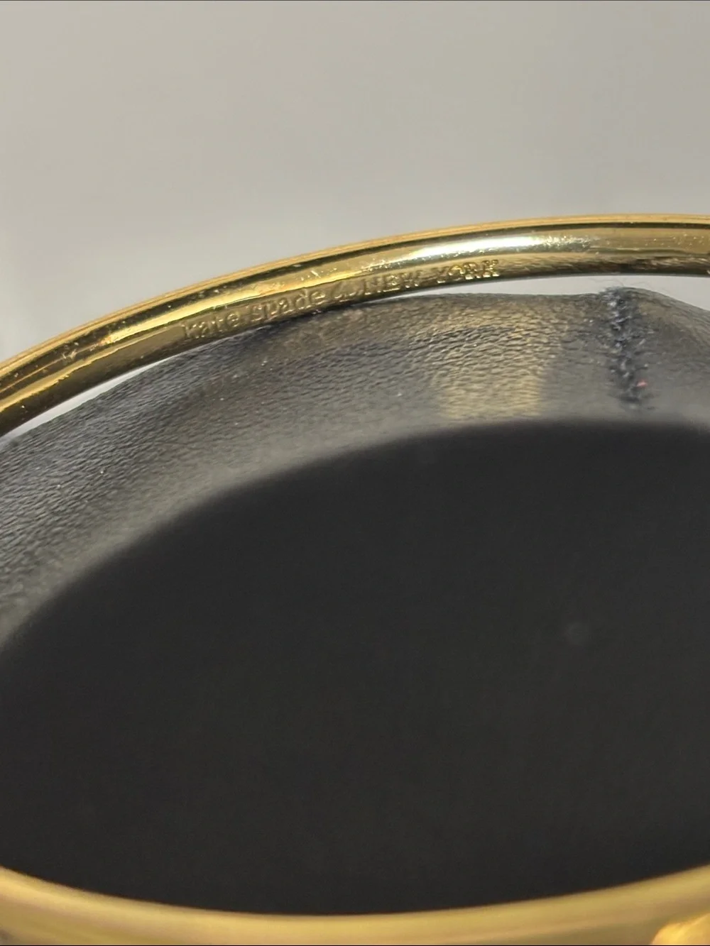 Rare Kate spade She’s One Smart Cookie Charm Bangle Latch Bracelet Capricorn - Picture 7 of 8